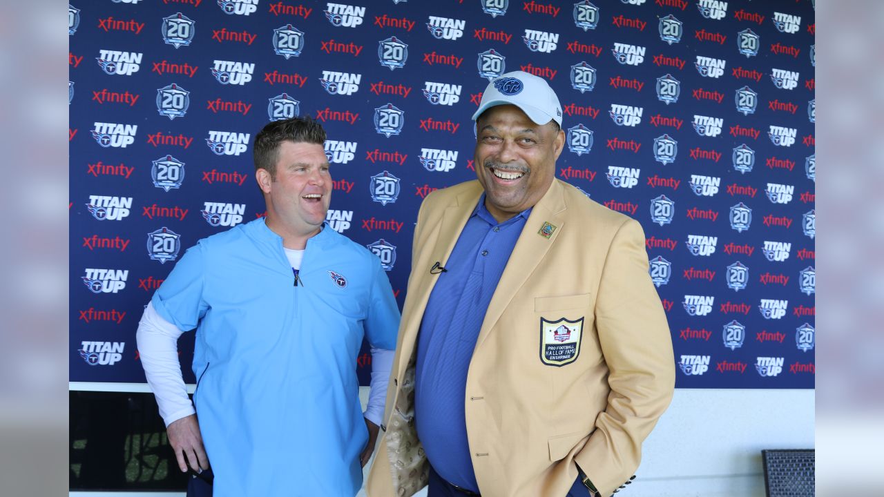 Pro Football Hall of Fame on X: Now on display at the Hall: the jersey,  pants and helmet worn by @Titans WR @TheCDavis84 during the 2018 season.  The Titans debuted a new