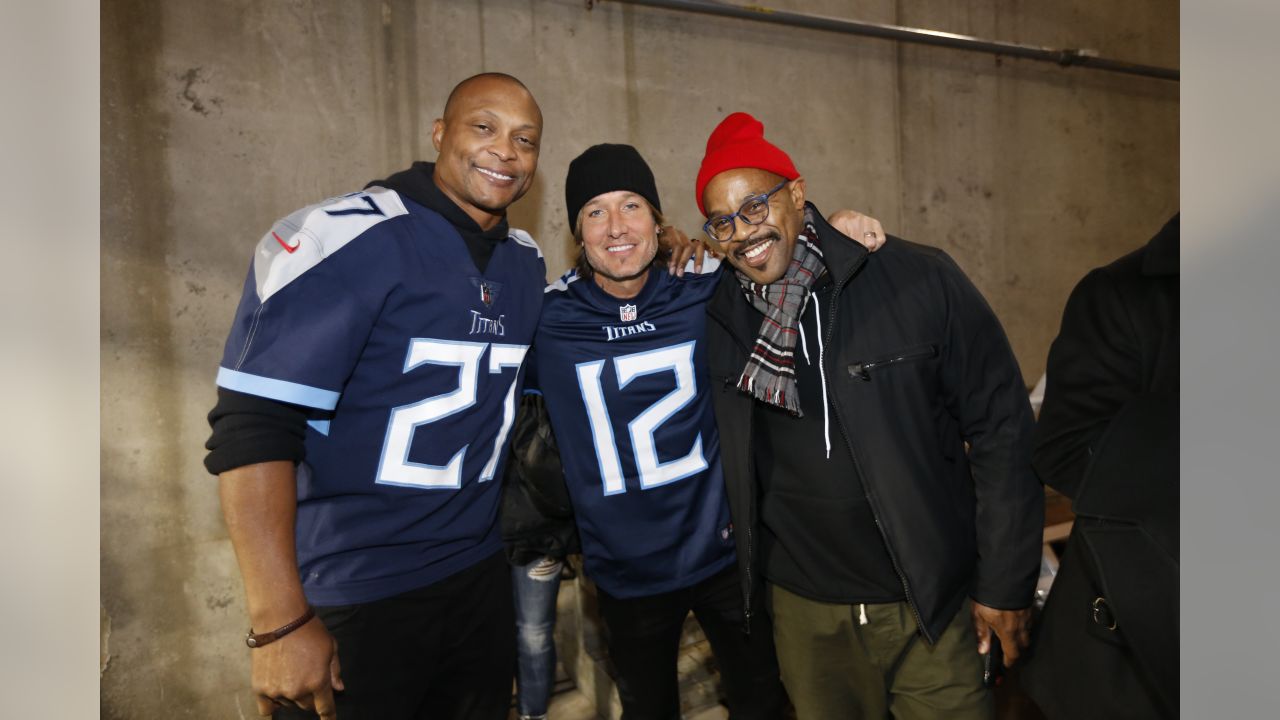 Keith Urban looks every inch the super fan as he serves as the Tennessee  Titans' 12th Man