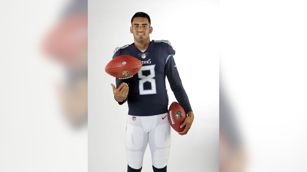 November 05, 2018:.Tennessee Titans quarterback Marcus Mariota (8)  scrambles for a first down during an NFL football game between the  Tennessee Titans and Dallas Cowboys at AT&T Stadium in Arlington, Texas.  Manny