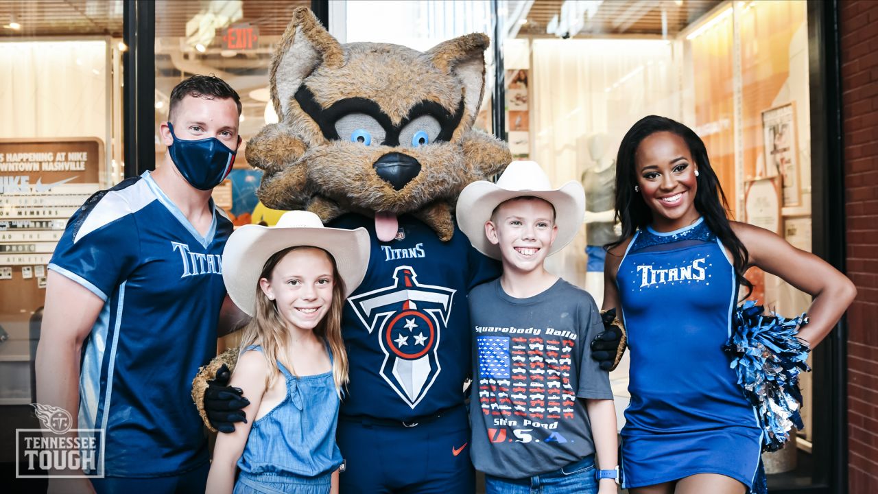 Tennessee Titans Raise 20,890 Meals for Second Harvest Food Bank of Middle  Tennessee During Week-Long Food Drive to 'Celebrate 615'