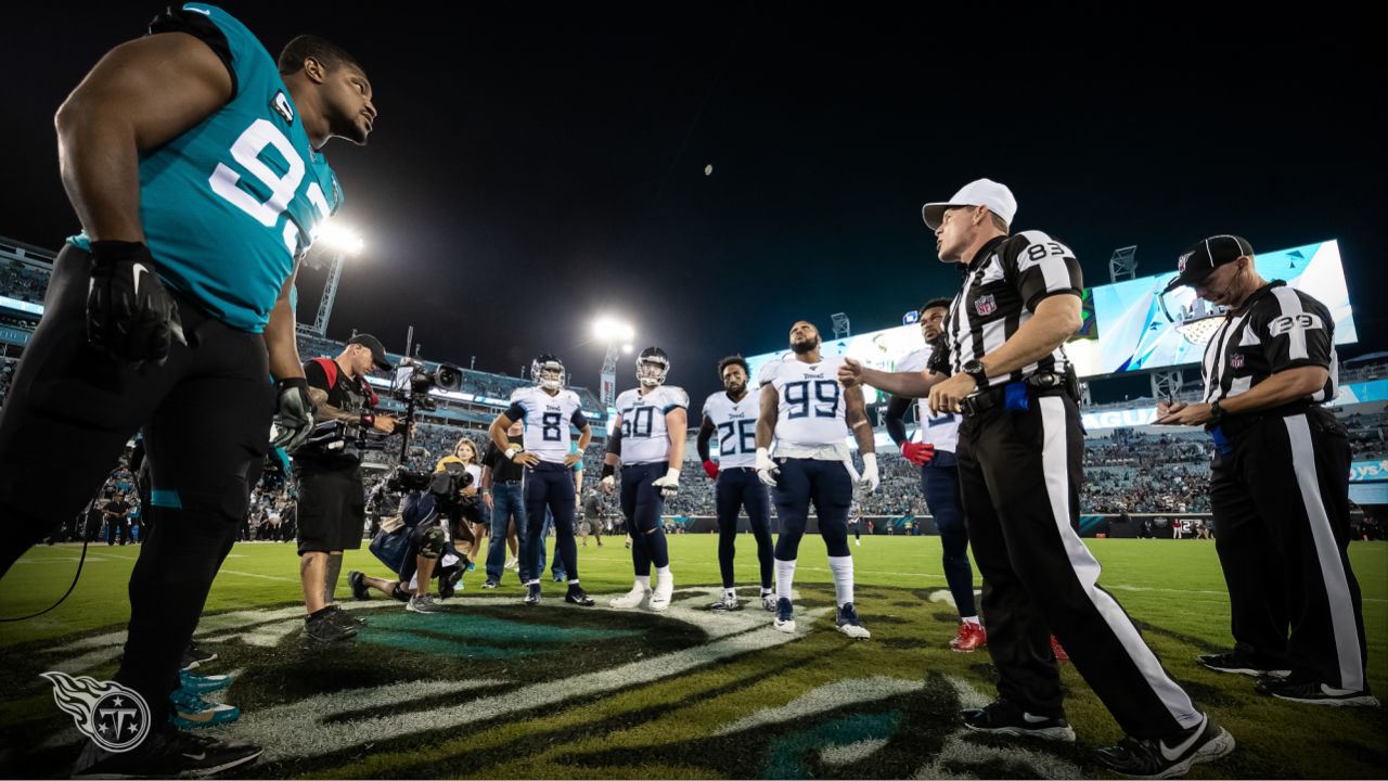 Tennessee Titans vs. Jacksonville Jaguars. Fans support on NFL Game.  Silhouette of supporters, big screen with two rivals in background Stock  Photo - Alamy