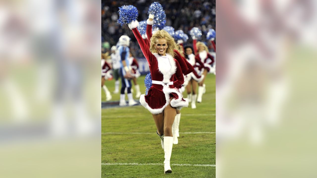 Titans Cheerleaders Celebrate Christmas