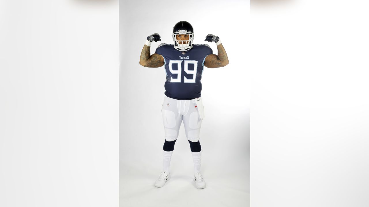 Tennessee Titans defensive tackle Jurrell Casey takes a break during NFL  football training camp Thursday, July 26, 2018, in Nashville, Tenn. (AP  Photo/Mark Humphrey Stock Photo - Alamy