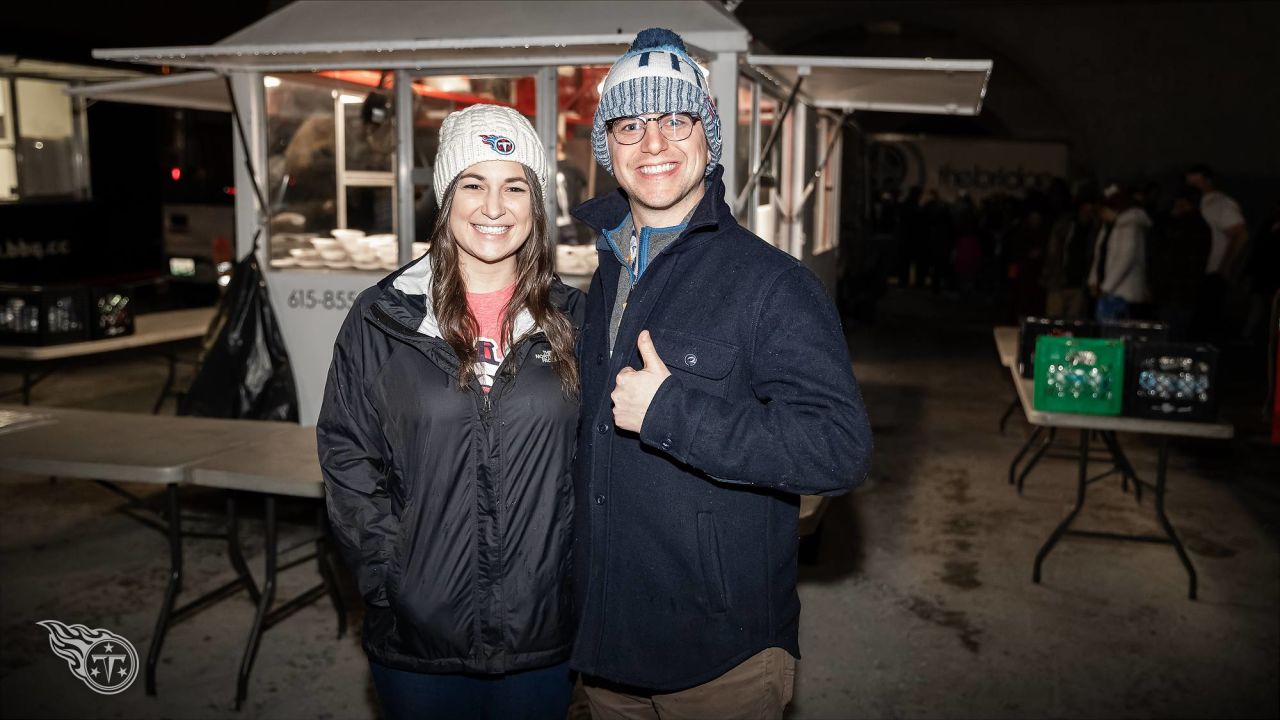 Titans, Bridge Ministry Serve Nashville's Homeless Thanksgiving Meals