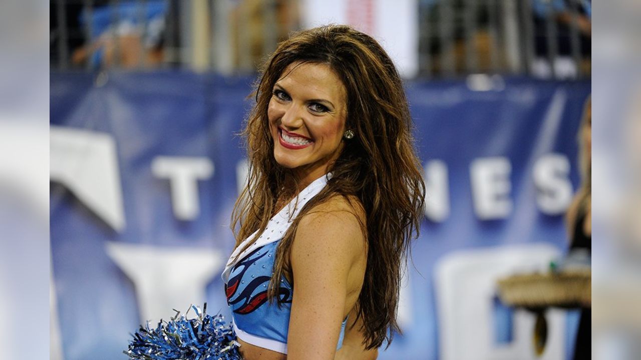 Titans Cheerleader Donivous