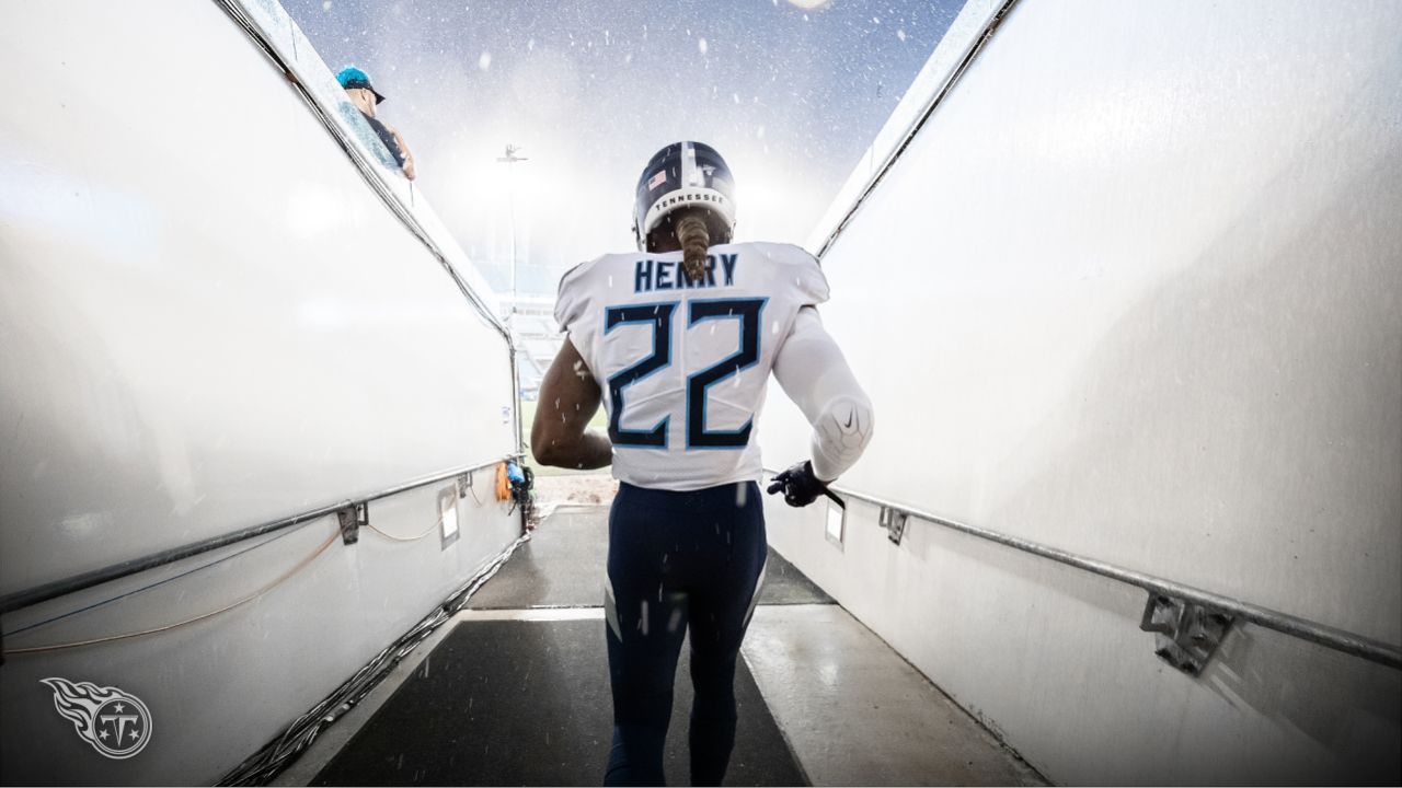 Tennessee Titans vs. Jacksonville Jaguars. Fans support on NFL Game.  Silhouette of supporters, big screen with two rivals in background Stock  Photo - Alamy