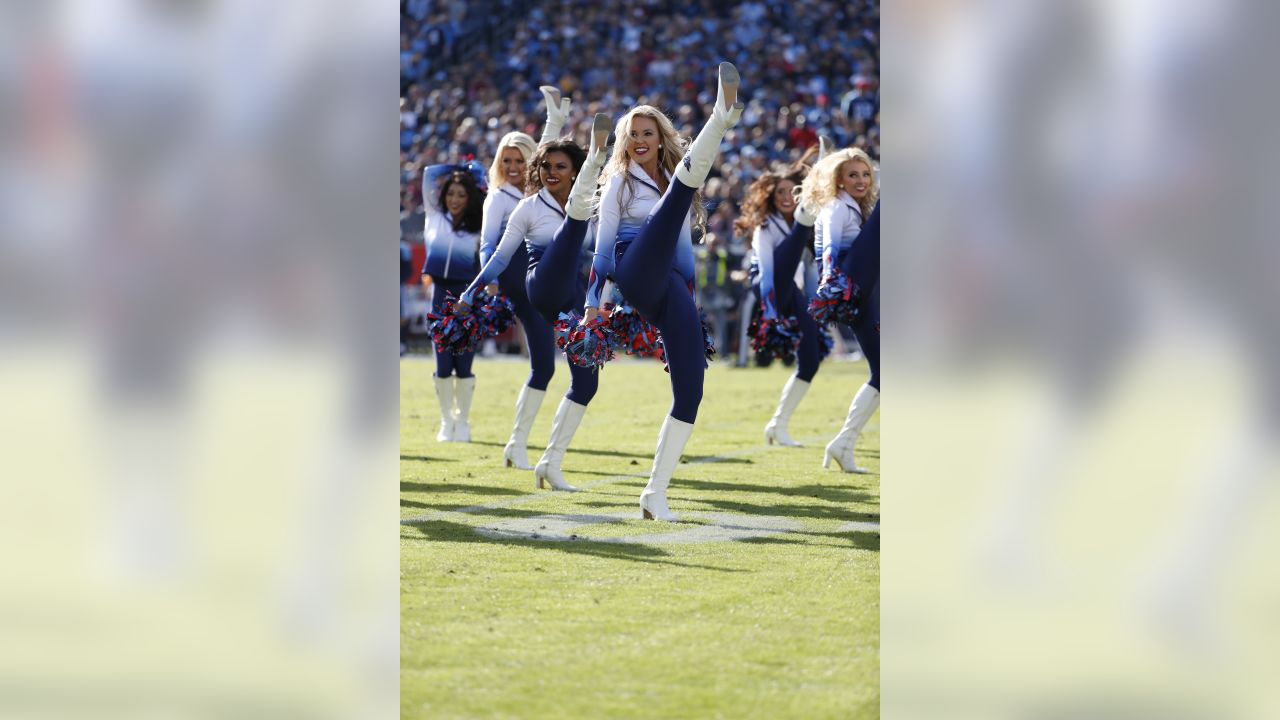 Titans Cheerleader Spotlight: Elizabeth