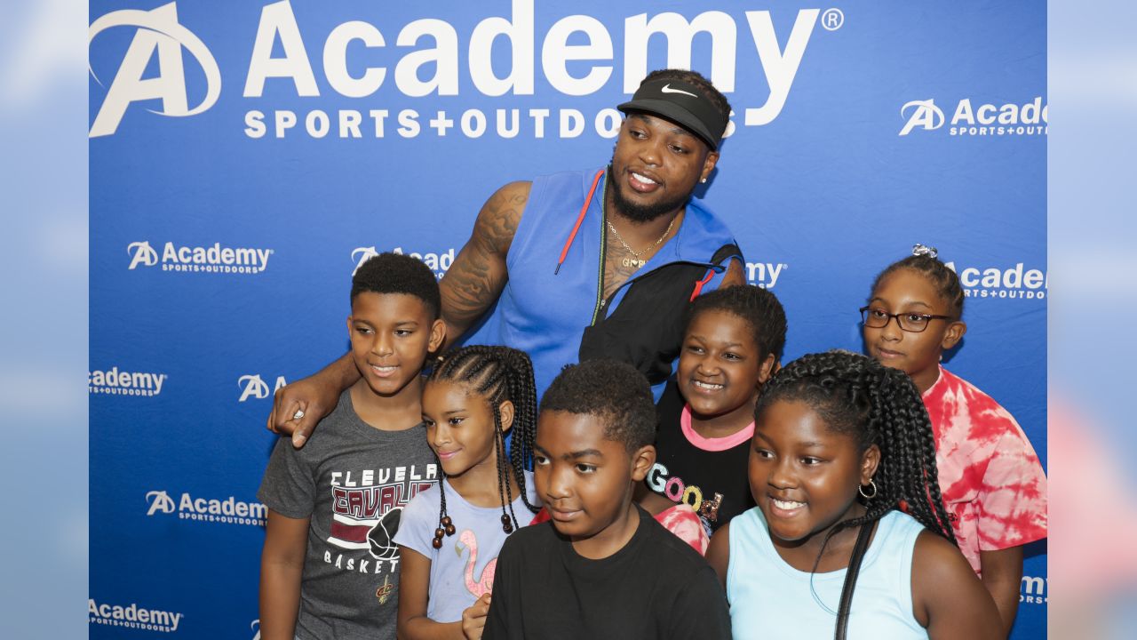 Derrick Henry Hosts Back to School Shopping Spree