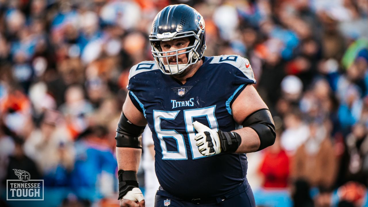 NASHVILLE, TN - SEPTEMBER 25: Tennessee Titans center Ben Jones (60) blocks  in the game between the Tennessee Titans and the Las Vegas Raiders on September  25, 2022, at Nissan Stadium in