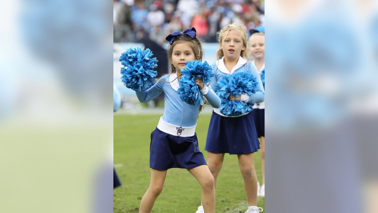 Applications Being Accepted for Dec. 14 Junior Titans Cheerleading and  Mascot Program