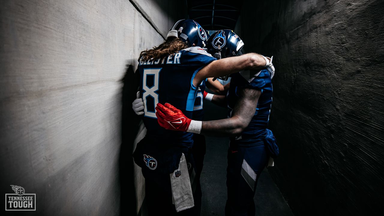 Detailed view of Green Bay Packers (left) and Tennessee Titans helmets.  Photo via Credit: Newscom/Alamy Live News Stock Photo - Alamy