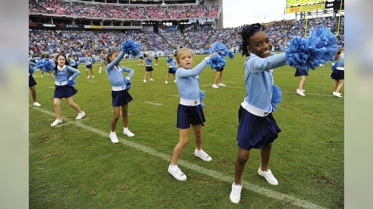 Applications Being Accepted for Dec. 14 Junior Titans Cheerleading and  Mascot Program