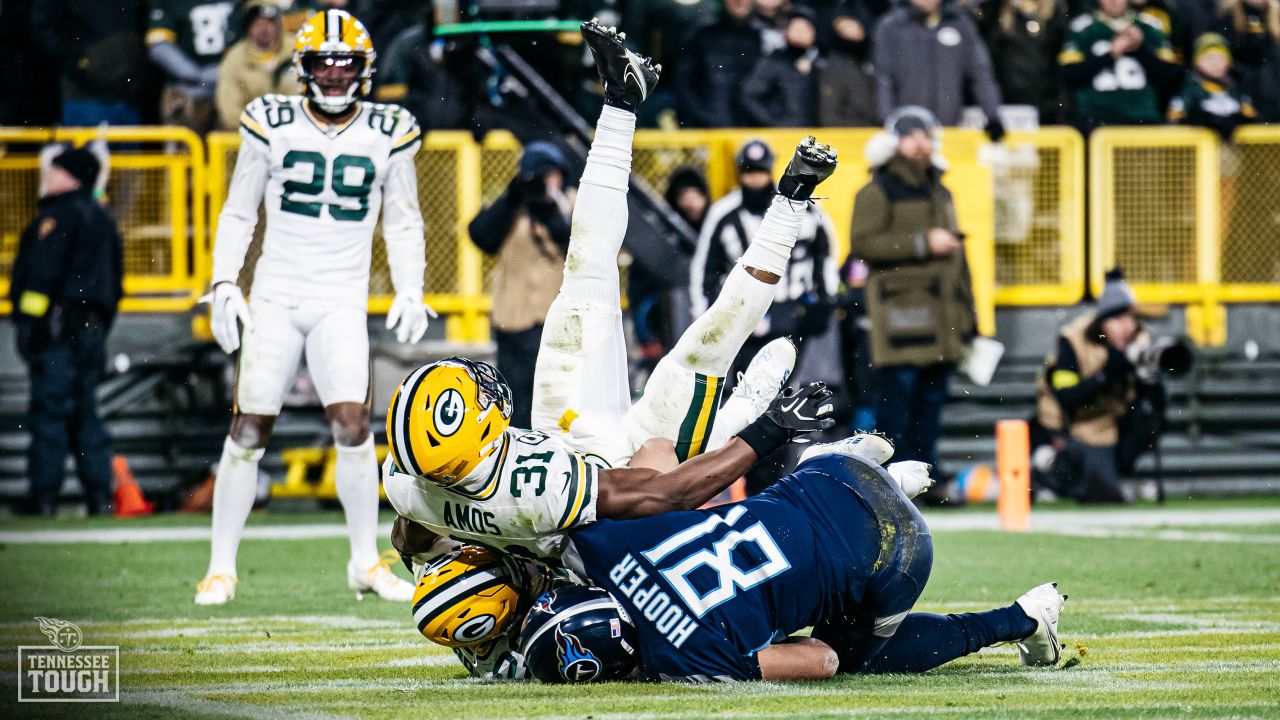 Green Bay Packers vs. Tennessee Titans. NFL Game. American Football League  match. Silhouette of professional player celebrate touch down. Screen in ba  Stock Photo - Alamy