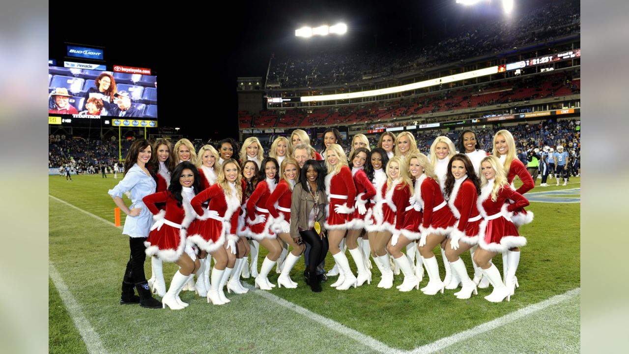 Titans Cheerleaders Celebrate Christmas