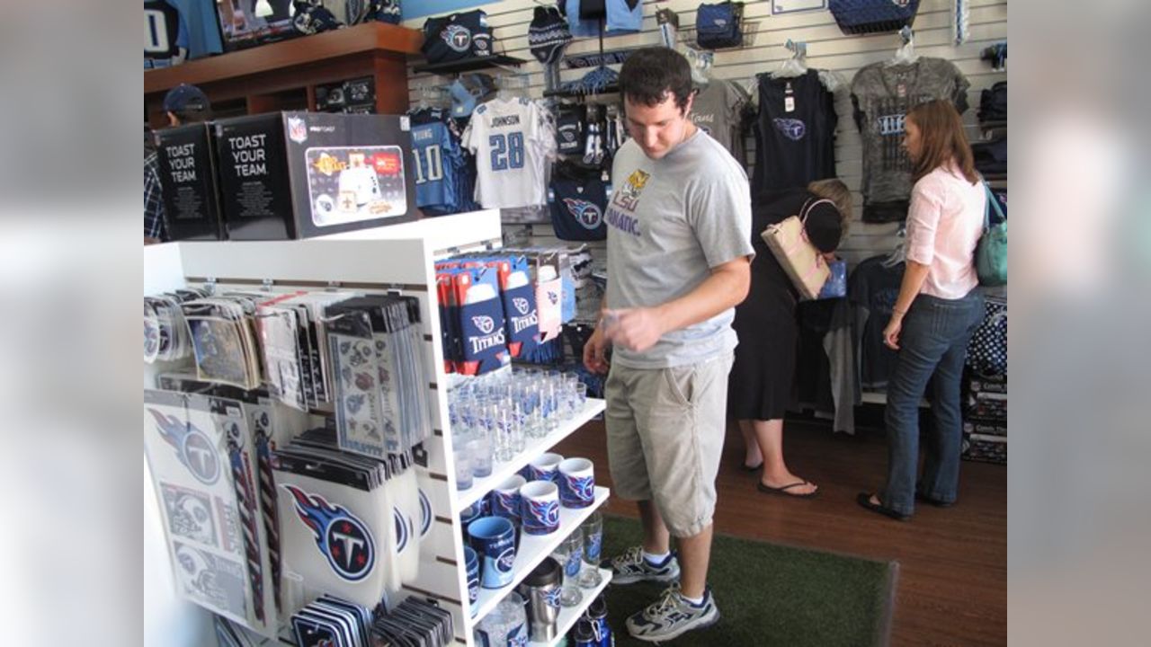 Titans Open First 'Titans Lockerroom' Store