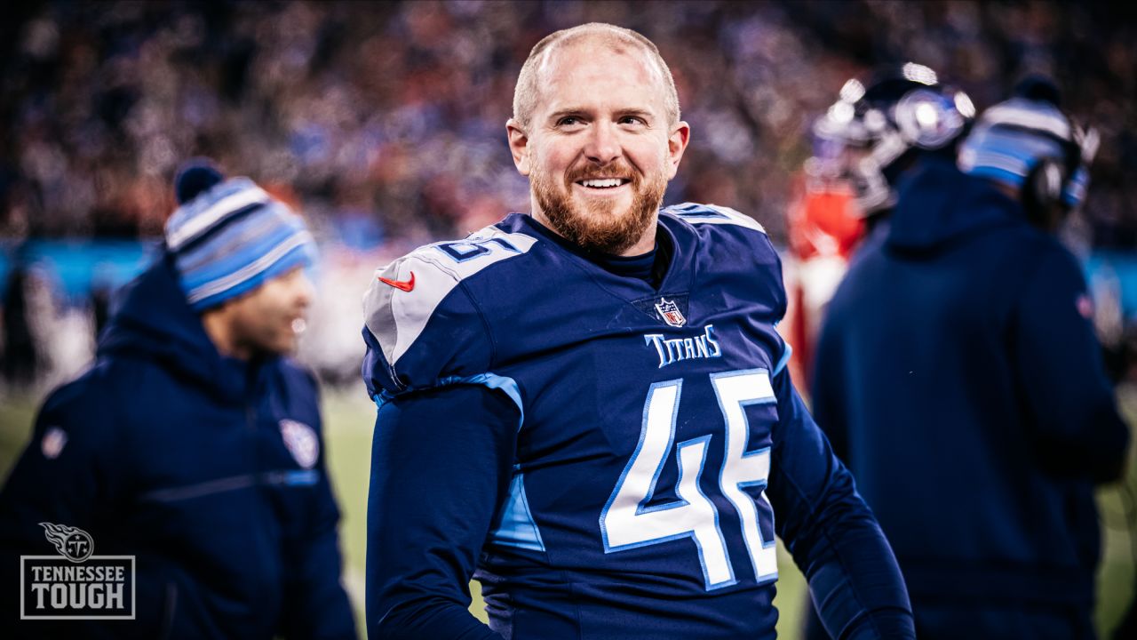 Titans Agree to Terms on One-Year Extension With Long Snapper Morgan Cox