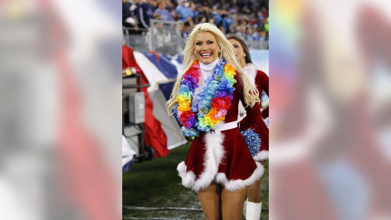 Titans Cheerleaders Celebrate Christmas