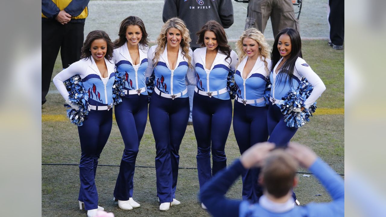 PHOTOS: Cheerleaders, Week 16 vs. Giants