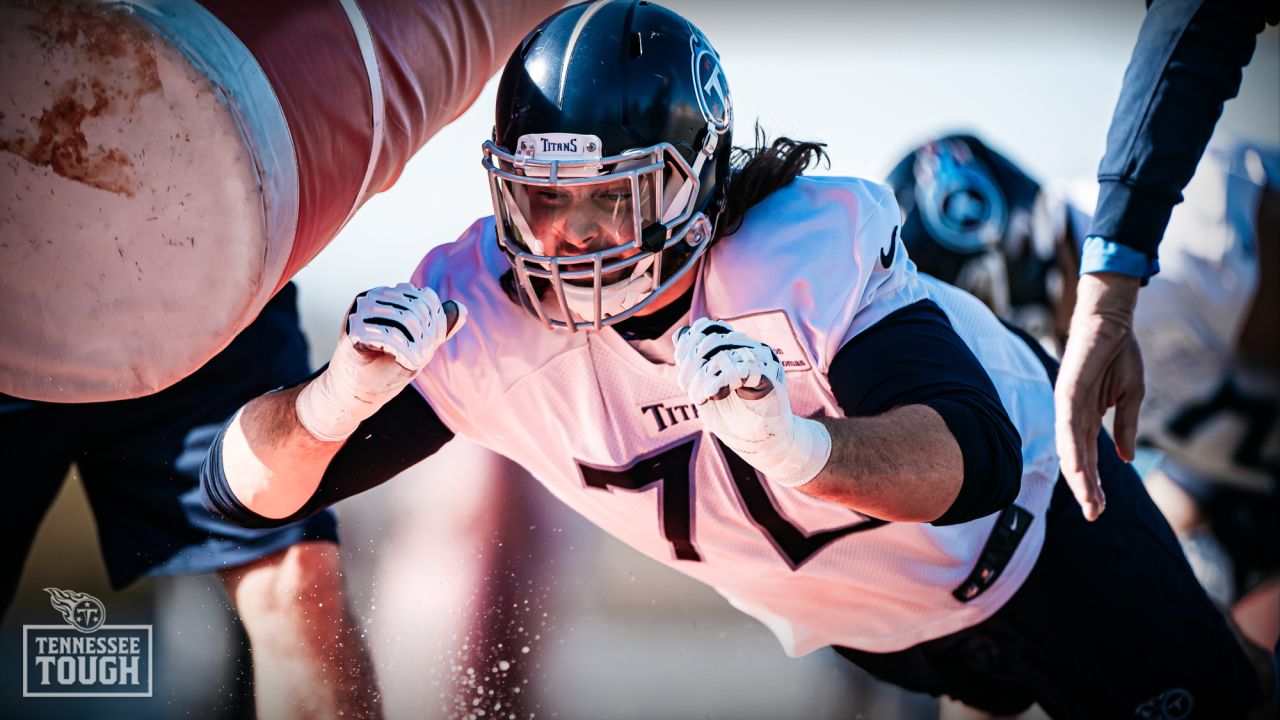 Tennessee Titans offensive tackle Ty Sambrailo (70) plays against the  Chicago Bears during an NFL football game Sunday, Aug. 29, 2021, in  Nashville, Tenn. (AP Photo/John Amis Stock Photo - Alamy