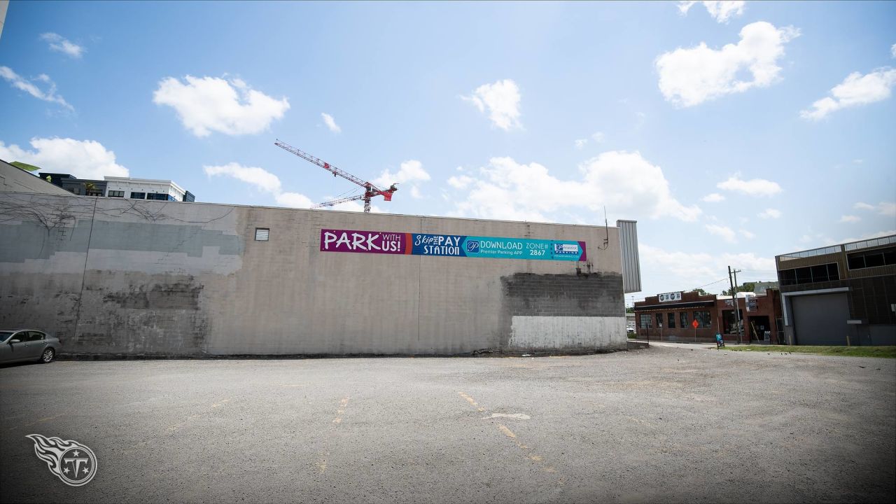 Timelapse of Titans Mural in Downtown Nashville, Nashville, Tennessee  Titans, Tennessee, Kicking off a new Tennessee Titans football season ⚔️, By Tennessee Titans