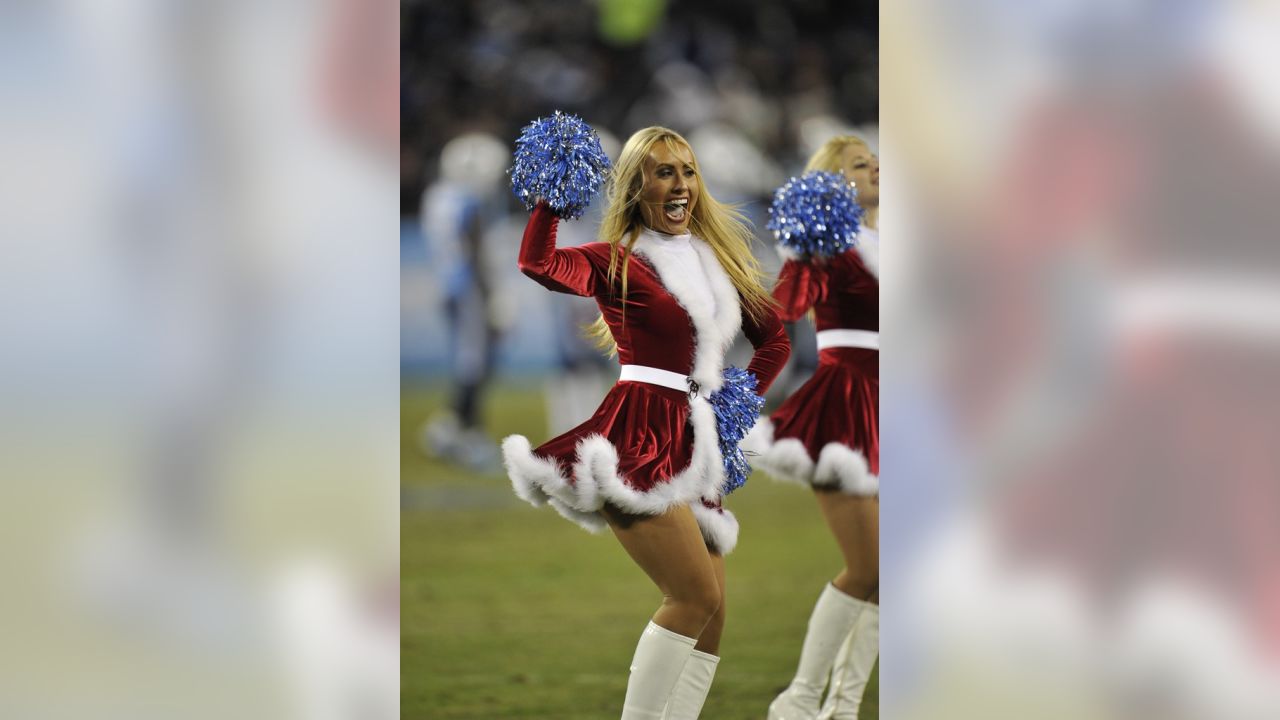 Titans Cheerleaders Celebrate Christmas