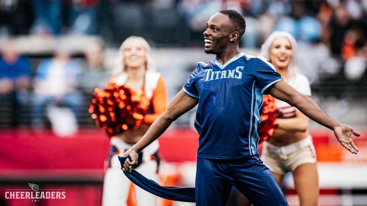 Tennessee Titans - Excited to have Donivous from Titans Cheerleaders & T-Rac  repping us in Vegas! Donivous is the first male cheerleader in #ProBowl  history!