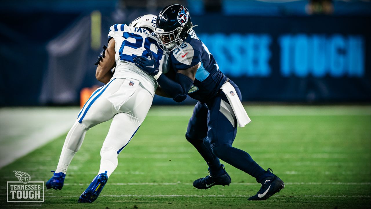 Linebacker Jayon Brown leaves Tennessee Titans, signs with Las