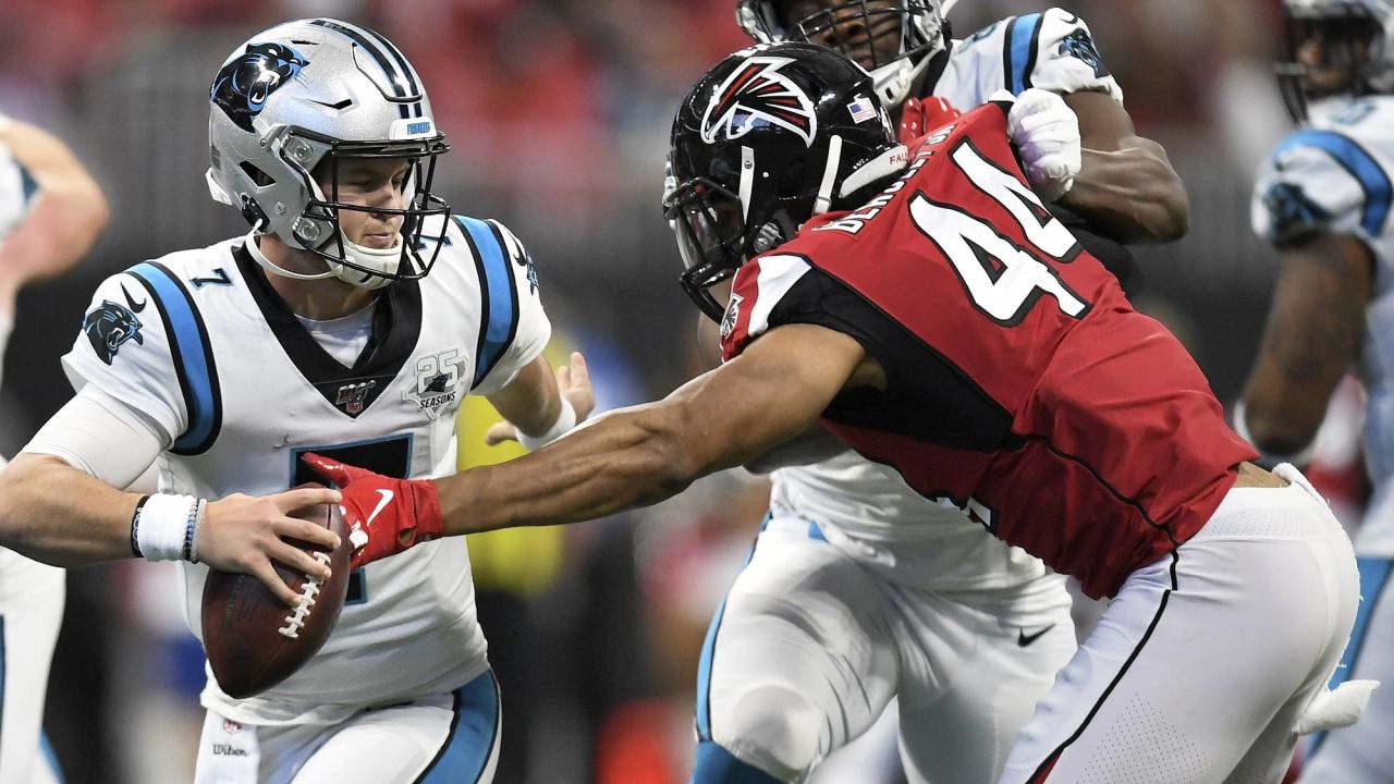 Seattle Seahawks running back Chris Carson (32) runs with the ball in a  week 7 NFL football game against the Atlanta Falcons, Sunday, Sep. 27, 2019  in Atlanta. (Michael Zarrilli/AP Images for