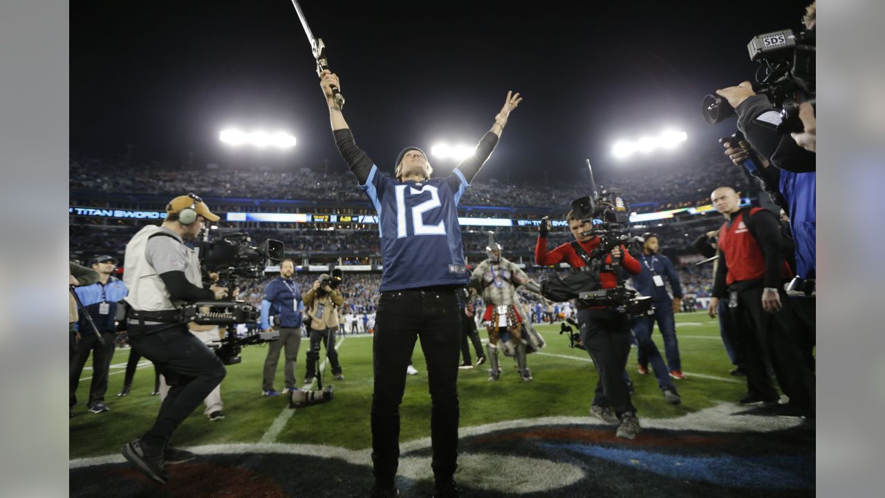 Keith Urban looks every inch the super fan as he serves as the Tennessee  Titans' 12th Man