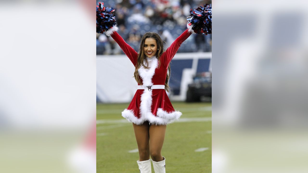 2017 NFL cheerleaders: Week 16