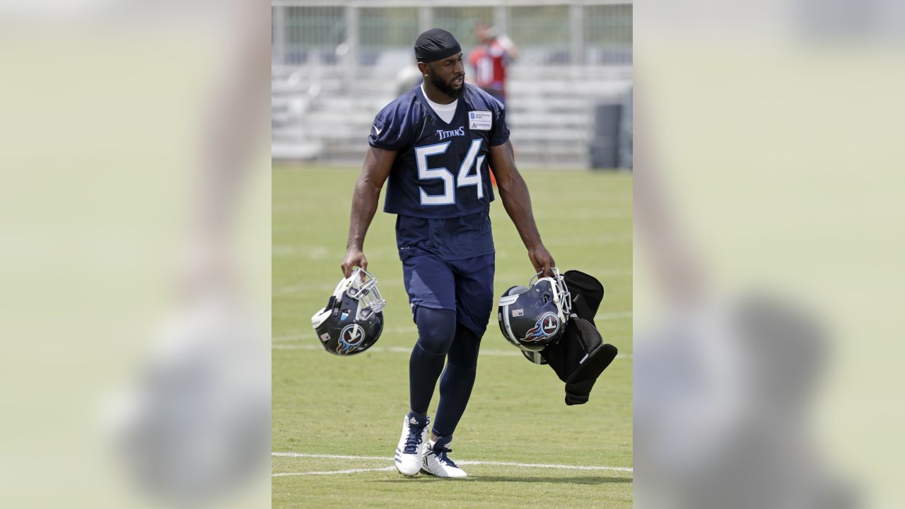 Tennessee Titans defensive tackle Jeffrey Simmons warms up during practice  at the NFL football team's training facility Tuesday, June 6, 2023, in  Nashville, Tenn. (AP Photo/George Walker IV Stock Photo - Alamy