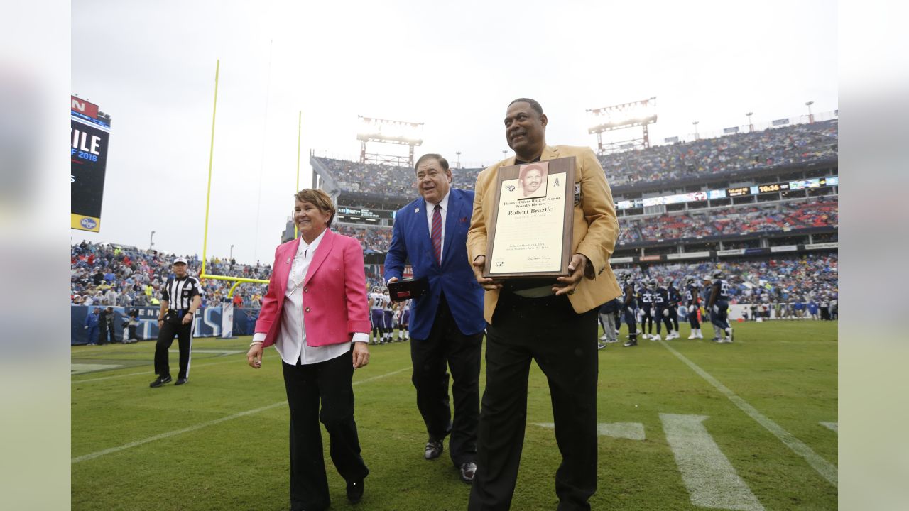 After 34-year wait, Robert Brazile eager to involve family in Hall