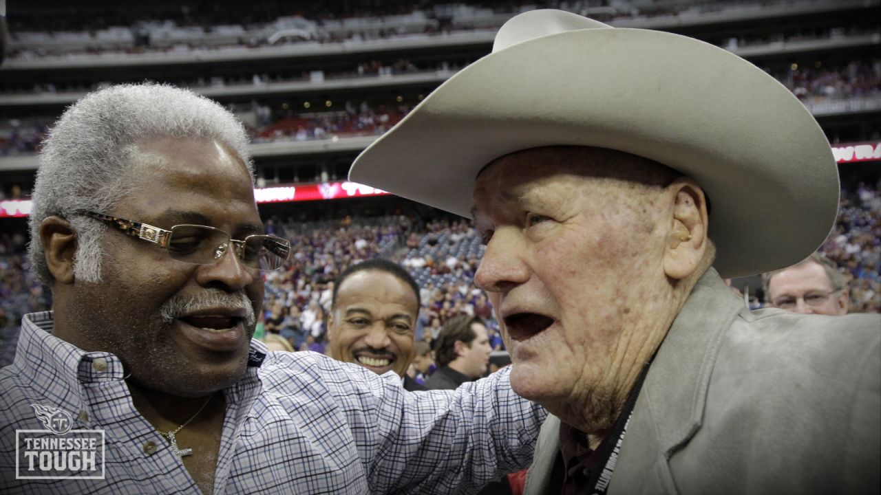 Tennessee Titans to induct late Houston Oilers coach Bum Phillips into ring  of honor - ESPN