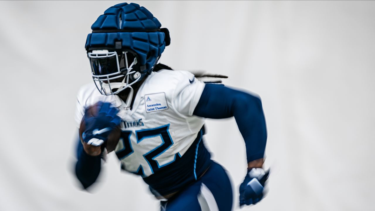 Tennessee Titans cornerback Tre Avery (30) take a break during their game  against the Indianapolis Colts Sunday, Oct. 23, 2022, in Nashville, Tenn.  (AP Photo/Wade Payne Stock Photo - Alamy