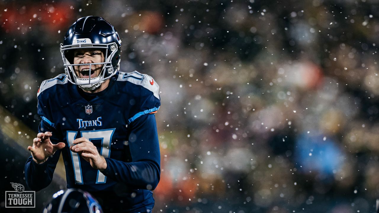 2,669 Green Bay Packers V Tennessee Titans Photos & High Res Pictures -  Getty Images