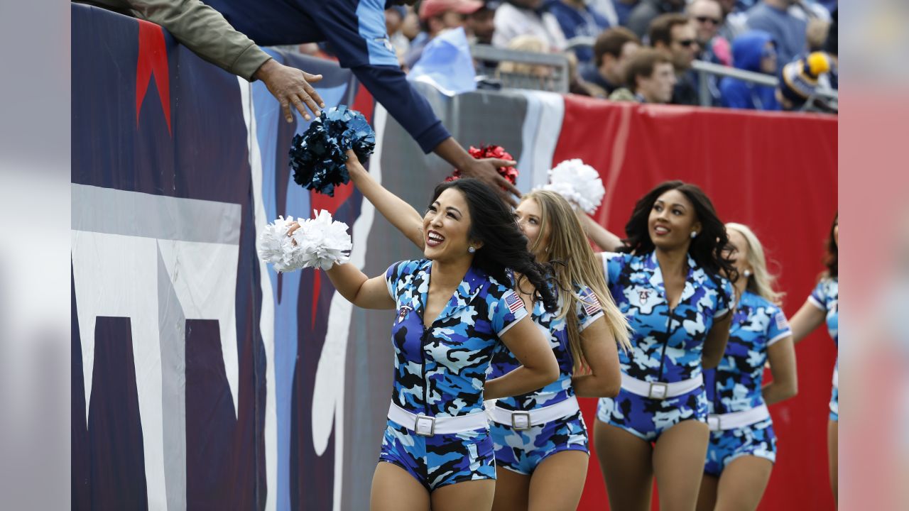 Looks We Love: NFL Cheerleaders Salute in Style!