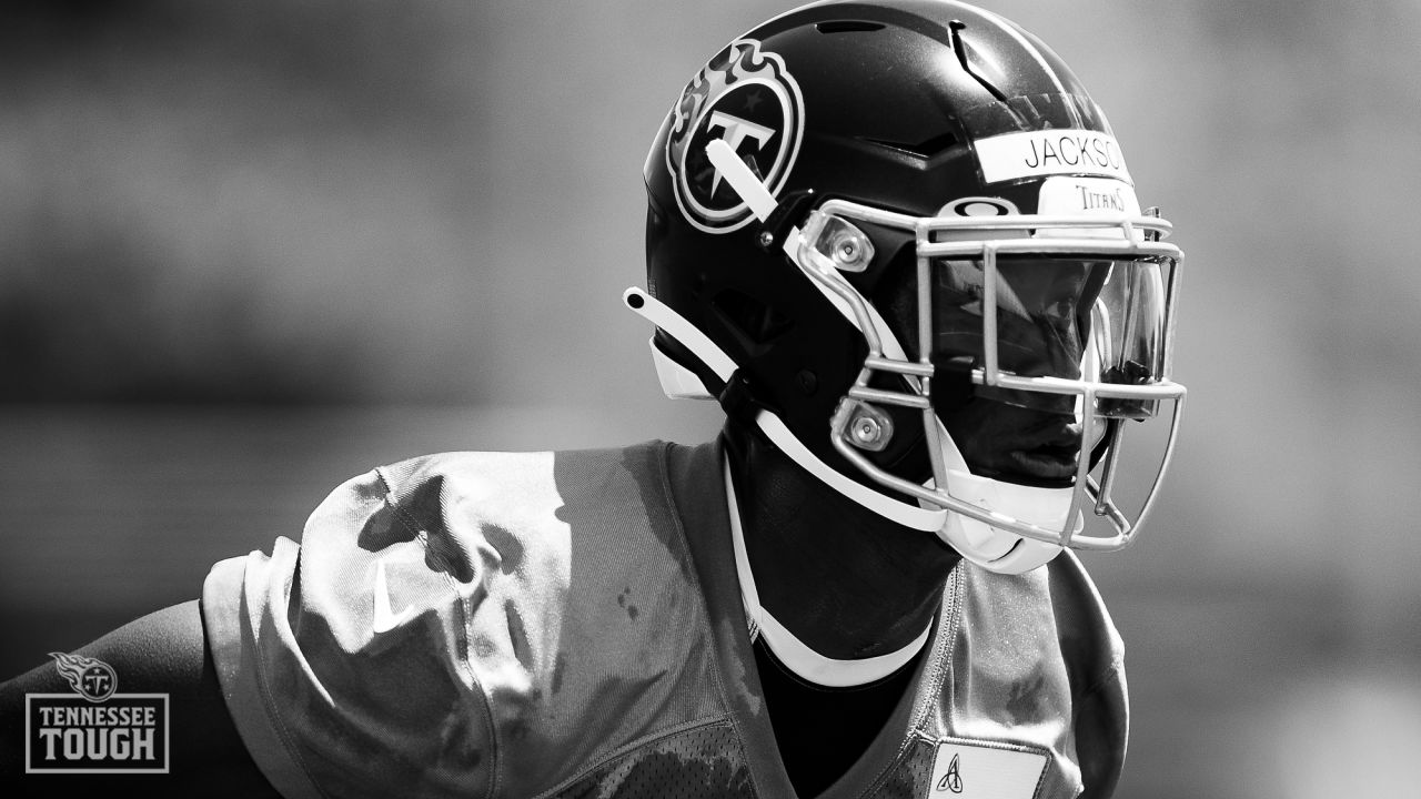 Tennessee Titans on X: First Look: @H2_3125 in his #Titans uniform at the  @NFLPA Rookie Premiere. (