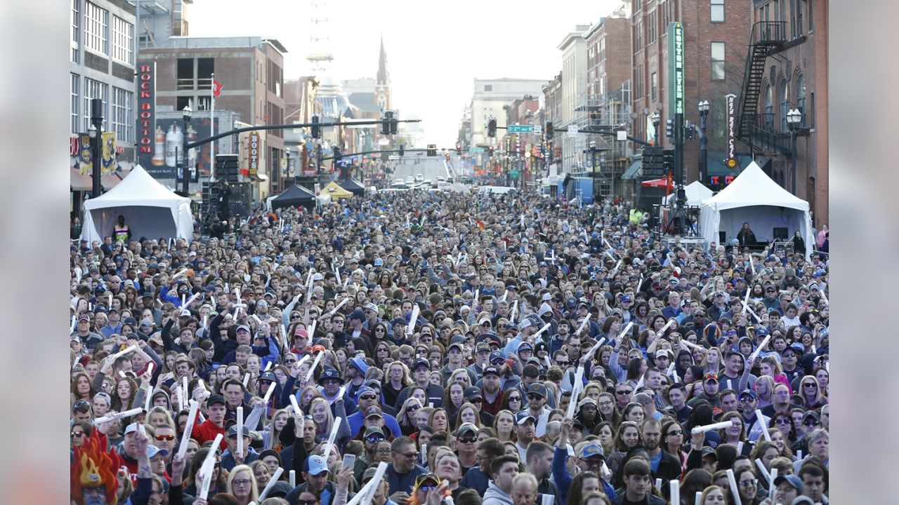 Titans uniforms unveiled during street party on Broadway