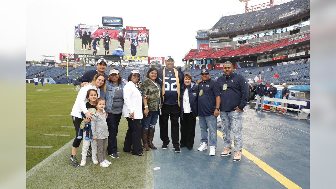 Watch Robert Brazile receive Hall of Fame ring, enter Titans' Ring