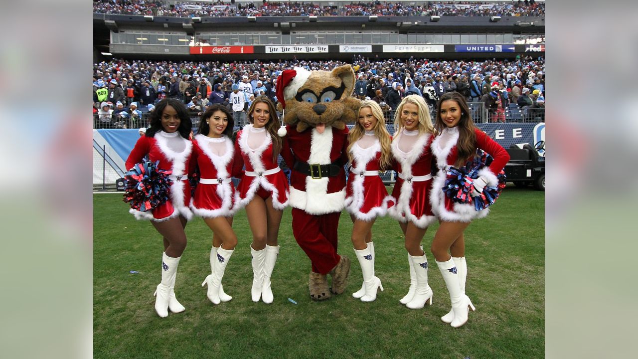 NFL Cheerleaders, Week 16