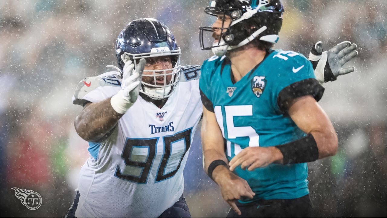 Tennessee Titans vs. Jacksonville Jaguars. Fans support on NFL Game.  Silhouette of supporters, big screen with two rivals in background Stock  Photo - Alamy