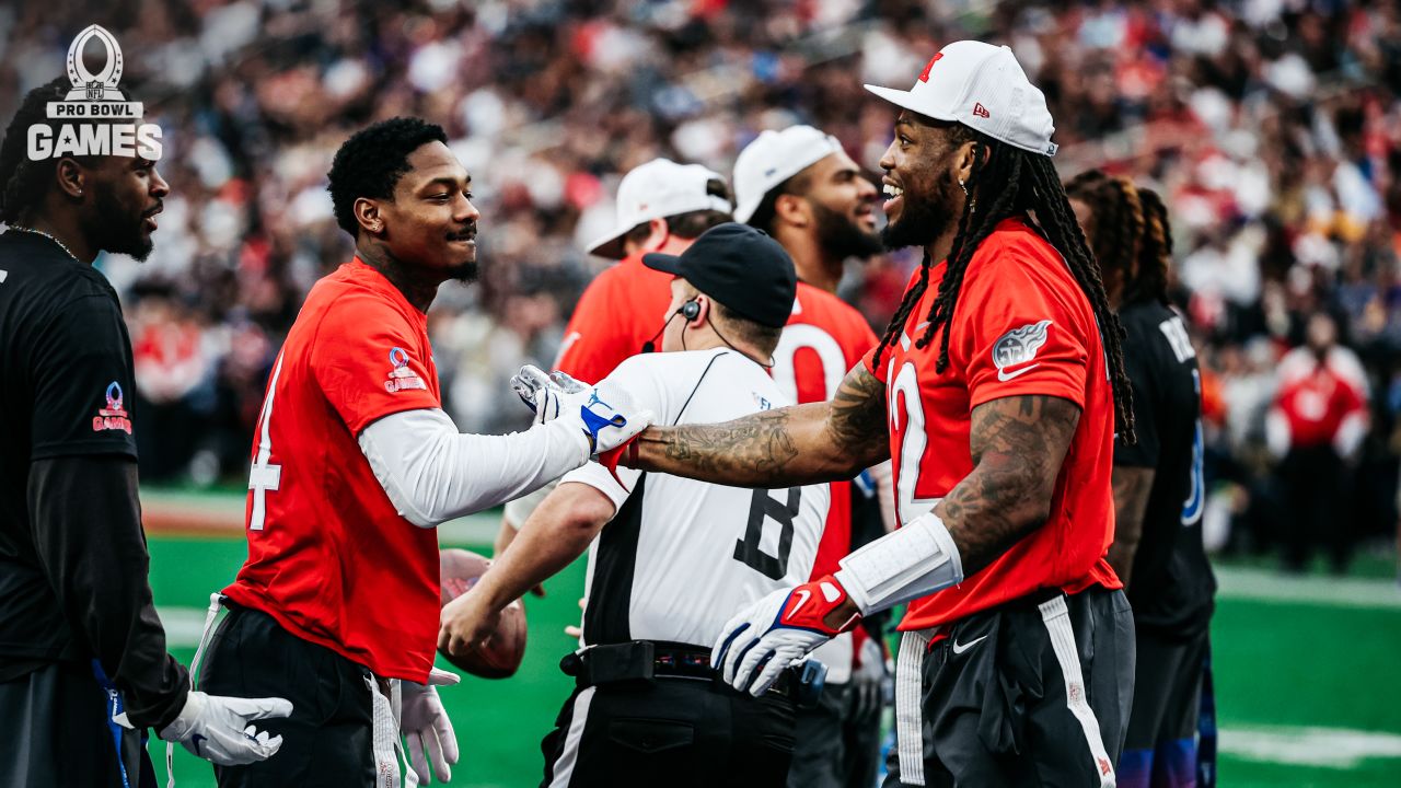 From the Pro Bowl: Titans RB Derrick Henry, Raiders RB Josh Jacobs Become  Teammates, and Buddies Built By Bama