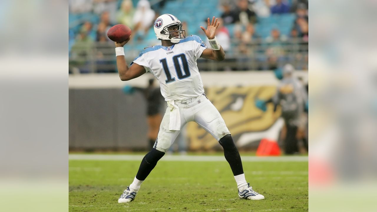 10 October 2010: Former Titans quarterback Vince Young throwing