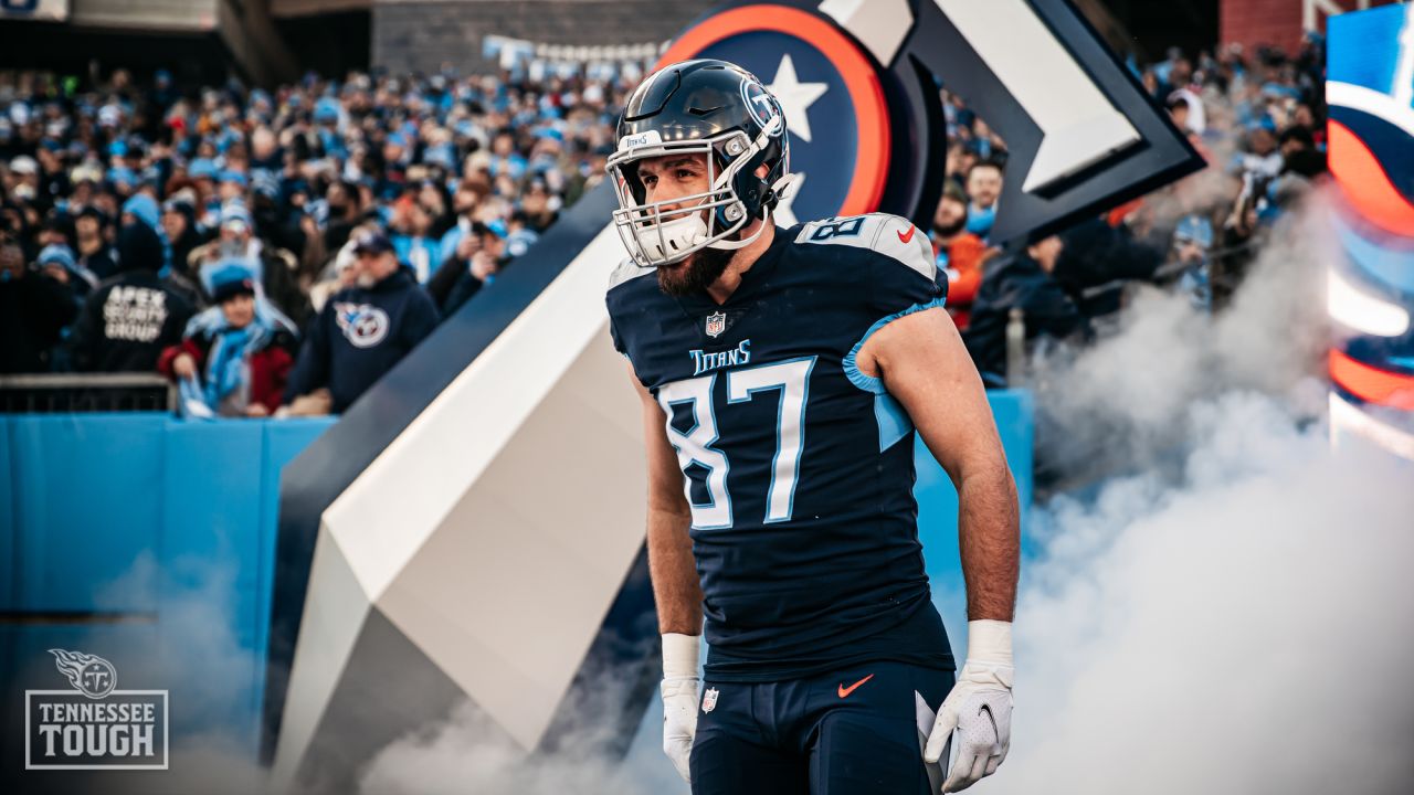 Should the Tennessee Titans re-sign TE Geoff Swaim?