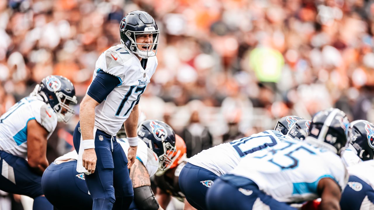 The Cleveland Browns lead the Titans 13-3 at halftime! 