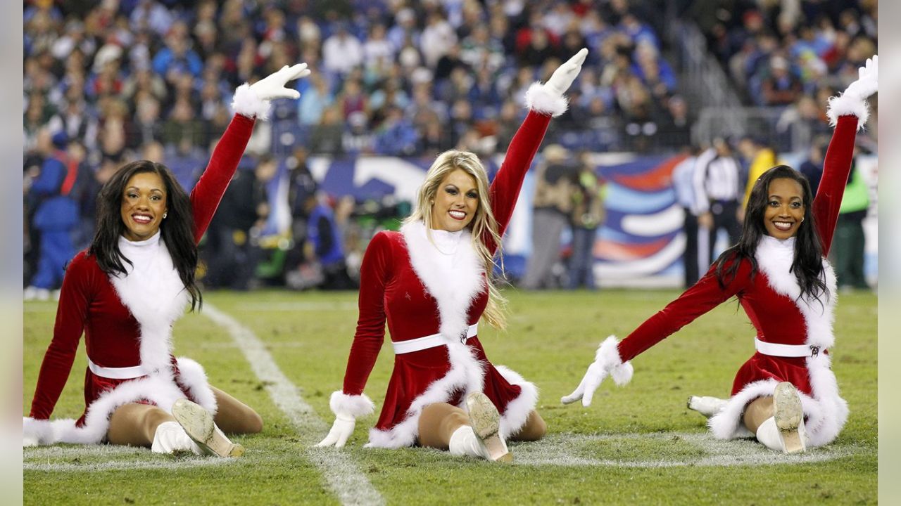 Titans Cheerleaders Celebrate Christmas