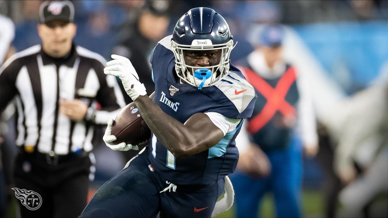 Tennessee Titans wide receiver A.J. Brown (C) catches a 33-yard