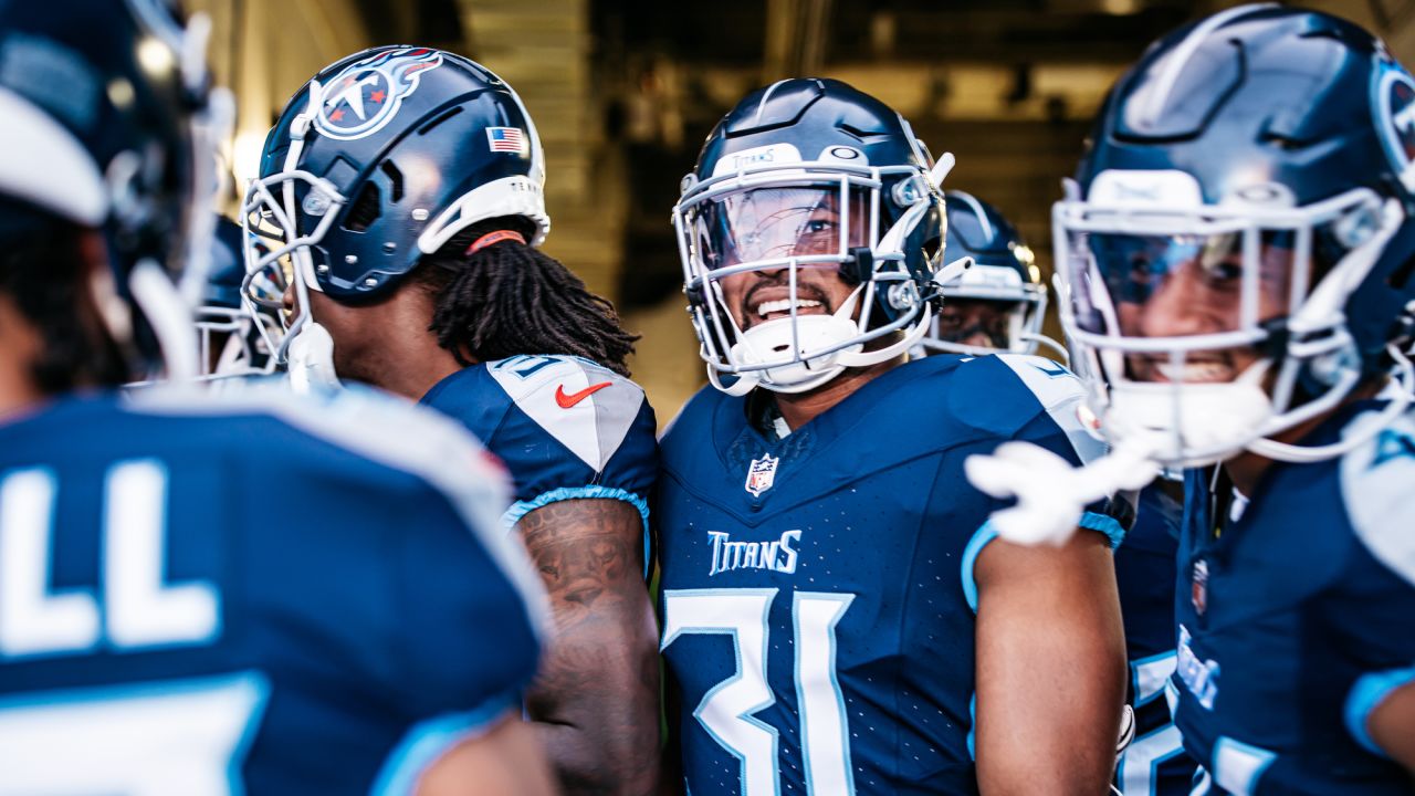 Fans tailgate outside Nissan Stadium before an NFL football game between  the Tennessee Titans and the Arizona Cardinals Sunday, Sept. 12, 2021, in  Nashville, Tenn. (AP Photo/Wade Payne Stock Photo - Alamy