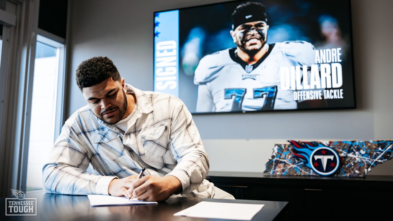 Titans Agree to Terms With Former Eagles Tackle Andre Dillard