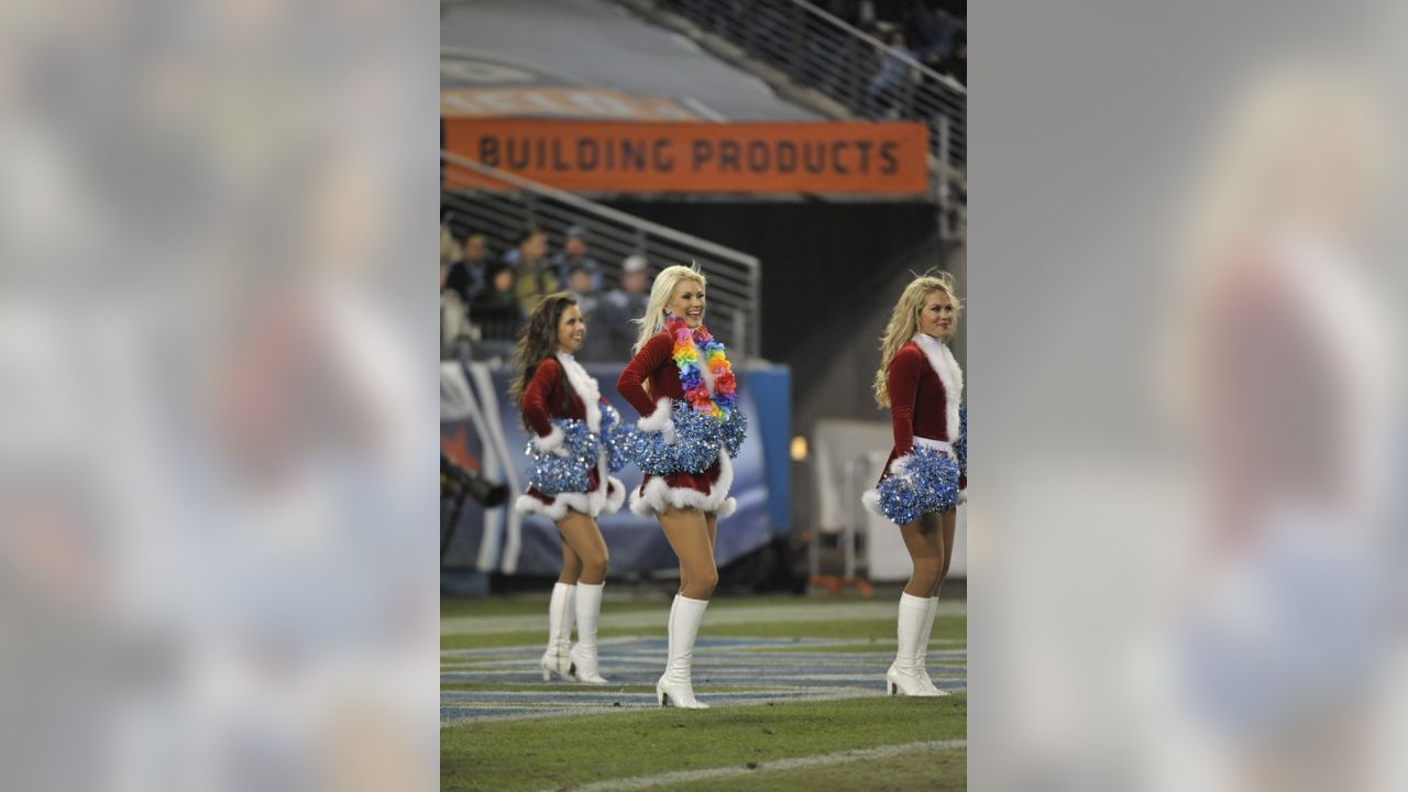 Titans Cheerleaders Celebrate Christmas